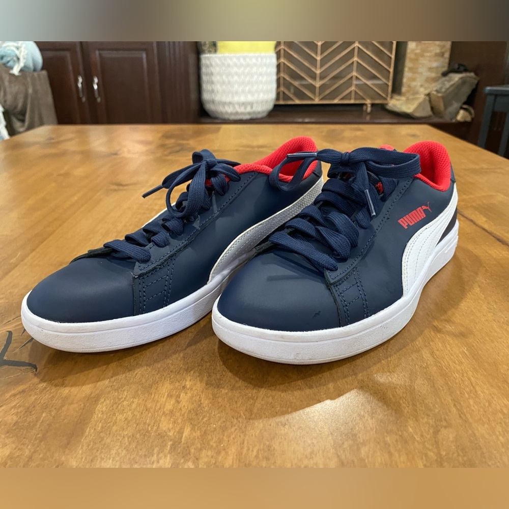 PUMA SHOES YOUTH BOYS SIZE 5.5 - LIKE NEW!!
